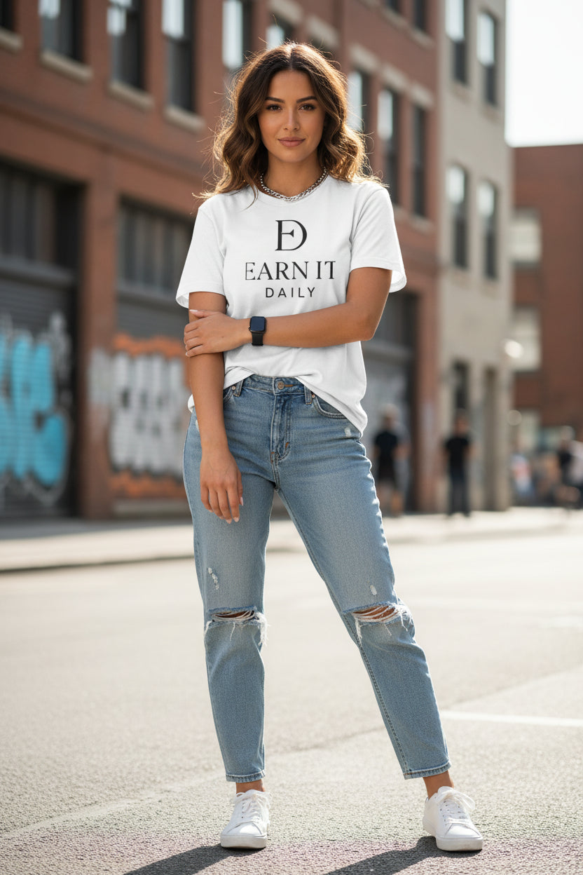 EARN IT DAILY — Women's Tee